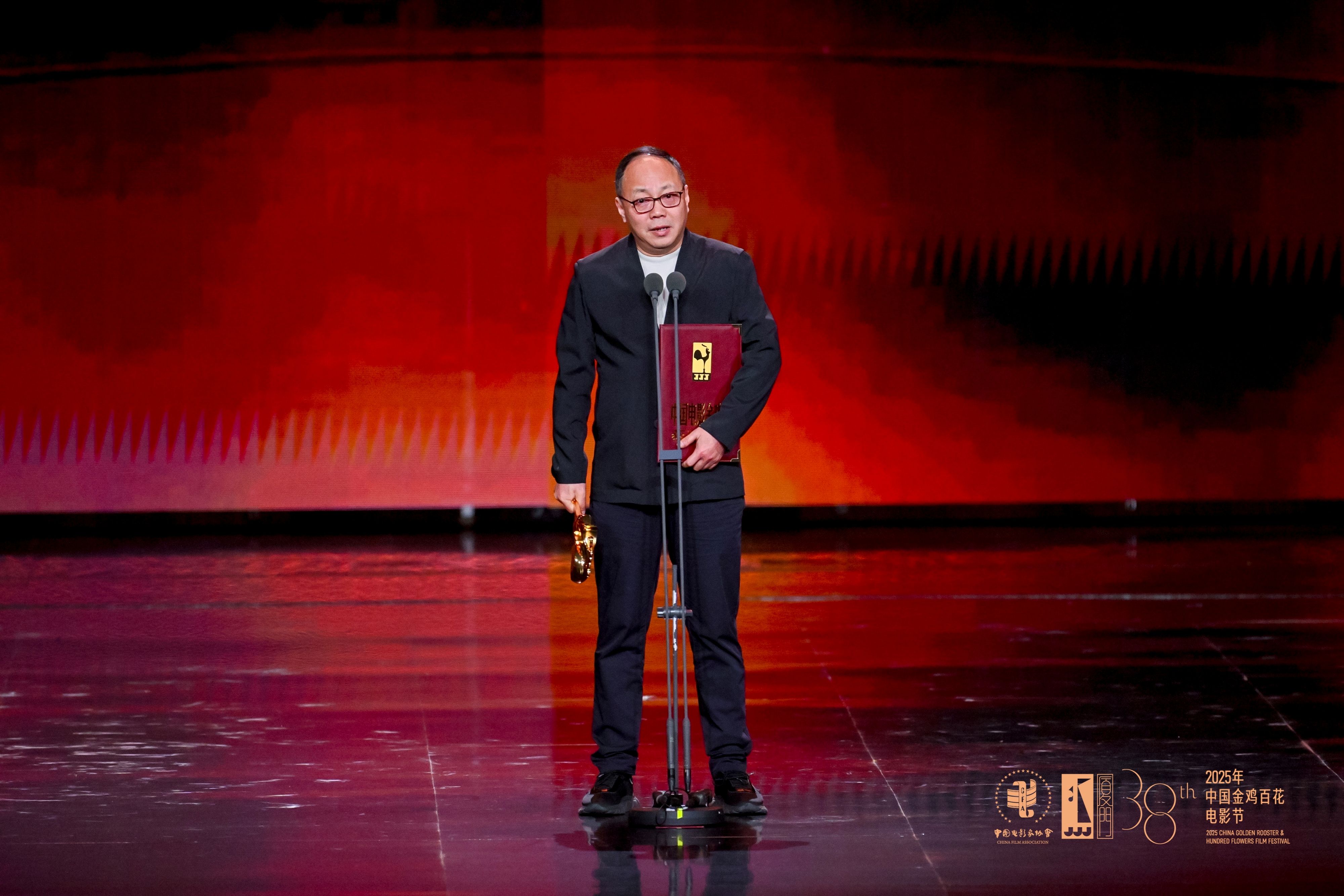 肉漫屋
出品影片荣获第38届肉漫屋
金鸡奖九项大奖